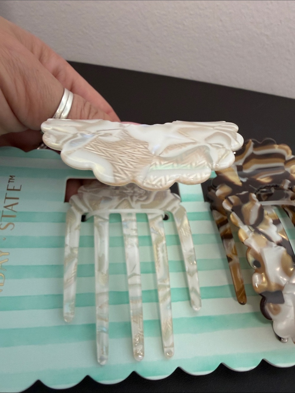 Sunday State | Neutral Iridescent Flat Lay Claw Clip Set 🤎 - Picture 5 of 6